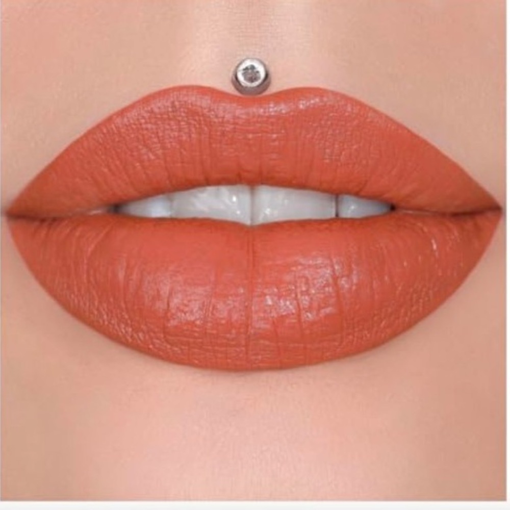 LIBRA LYNN Jeffree Star Velvet Trap